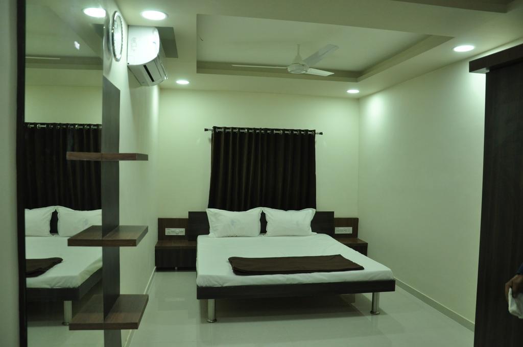 Shivdhara Hotel & Residence Rajkot Chambre photo