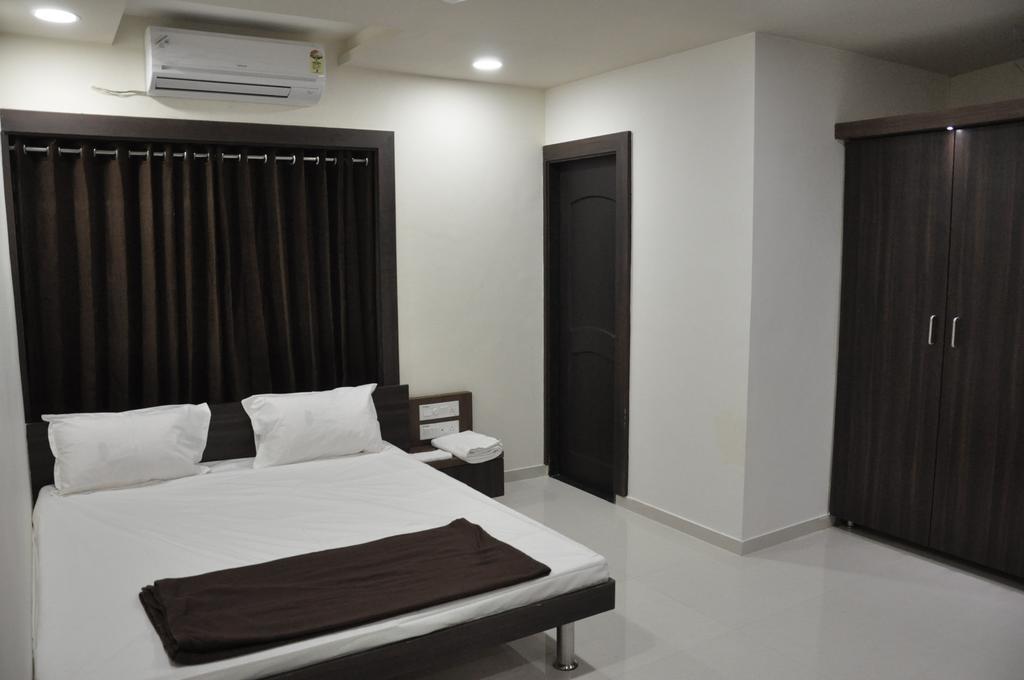 Shivdhara Hotel & Residence Rajkot Extérieur photo